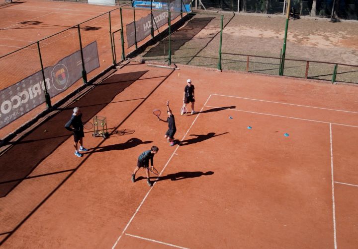 Clase de tenis en Approach